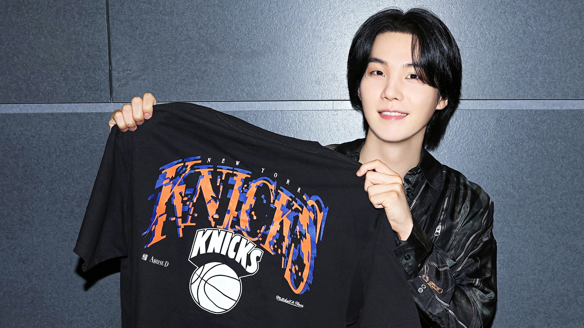 BTS SUGA コラボフーディー シカゴブルズ NBA ミッチェルアンドネス-