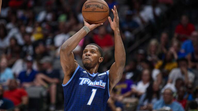 ジョーダン後輩ノースカロライナ大学出身❤️NBA選手ジョンヘンソン❤️直筆サイン ジョー・ジョンソンがピストンズとの契約に合意 | NBA Rakuten
