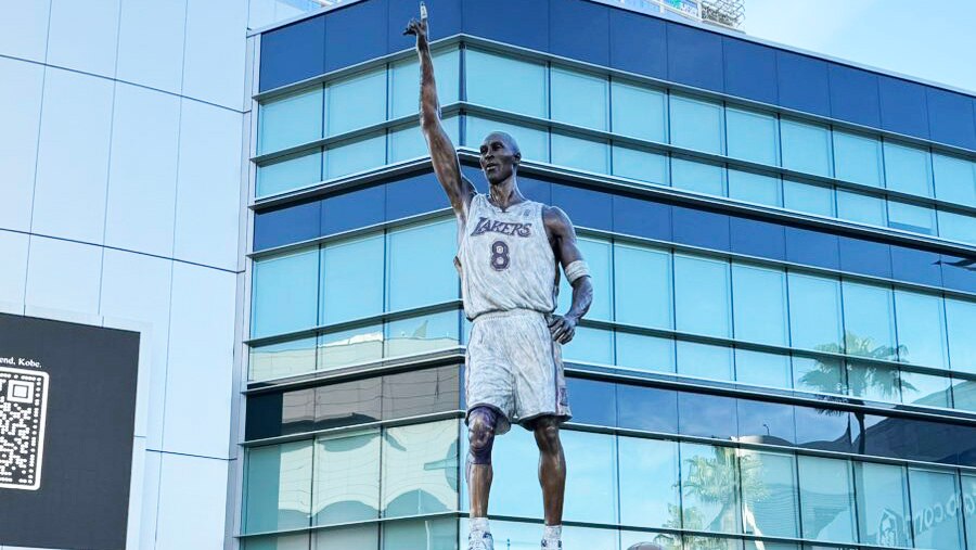 コービー・ブライアント 銅像 フィギュア NBA 26センチ - メルカリ