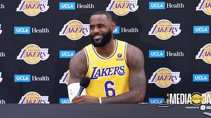 レブロン ジェームズがレイカーズへの忠誠心を強調 プレイできる限り パープル ゴールドでいる Nba Rakuten レブロン ジェームズがレイカーズへの忠誠心を強調 プレイできる限り パープル ゴールドでいる Nba Rakuten
