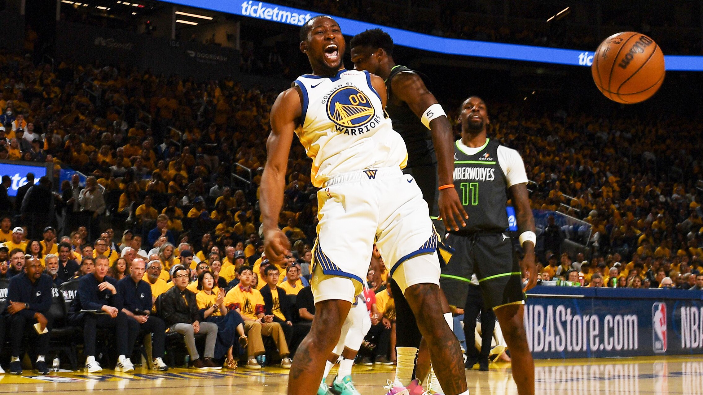 新品未使用　NBA ミチェルアンドネス　サンアントニオ・スパーズトニー・パーカー サンアントニオ・スパーズ NBA オール オーバー クルー